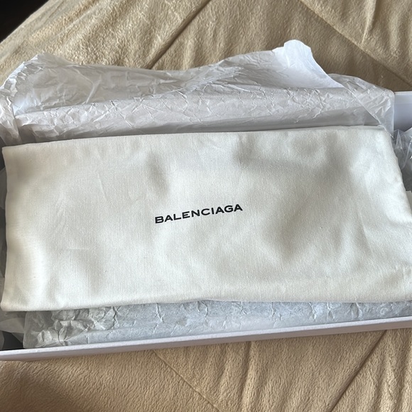 Balenciaga pool slides😻 - Picture 3 of 8